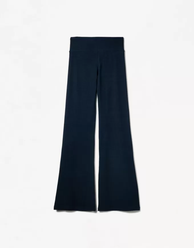 Pantaloni evazați