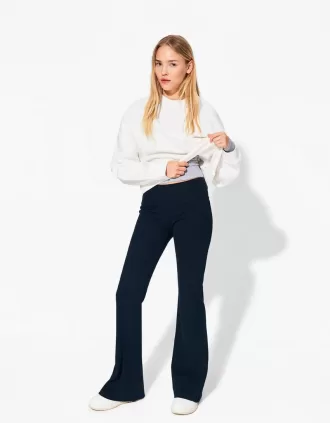Pantaloni evazați