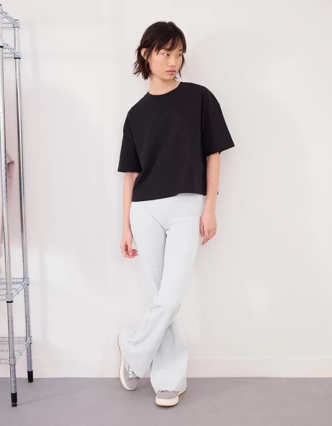 Pantaloni evazați