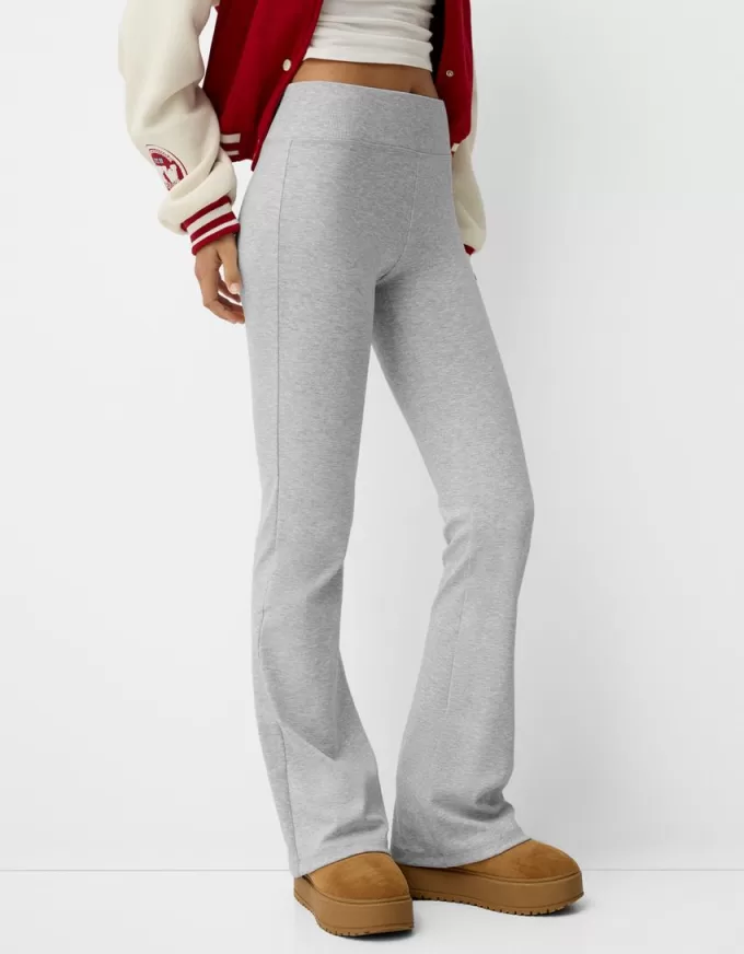 Pantaloni evazați cu nervuri în talie Pantaloni evazați cu nervuri în talie