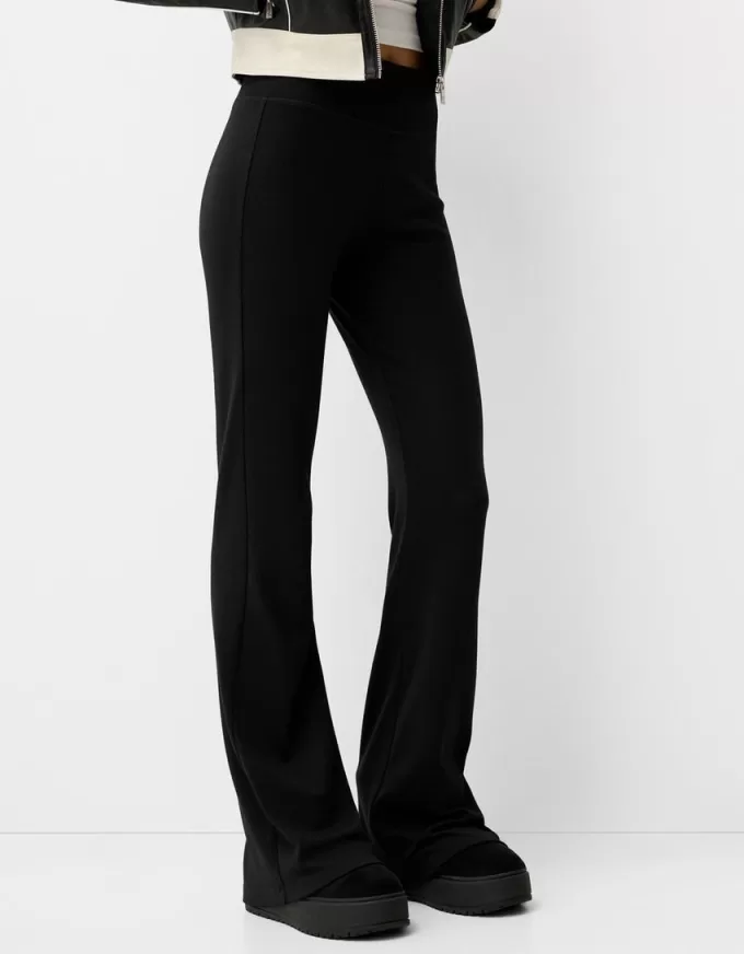 Pantaloni evazați cu nervuri în talie Pantaloni evazați cu nervuri în talie