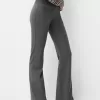Pantaloni evazați cu nervuri în talie Pantaloni evazați cu nervuri în talie