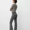 Pantaloni evazați cu nervuri în talie Pantaloni evazați cu nervuri în talie