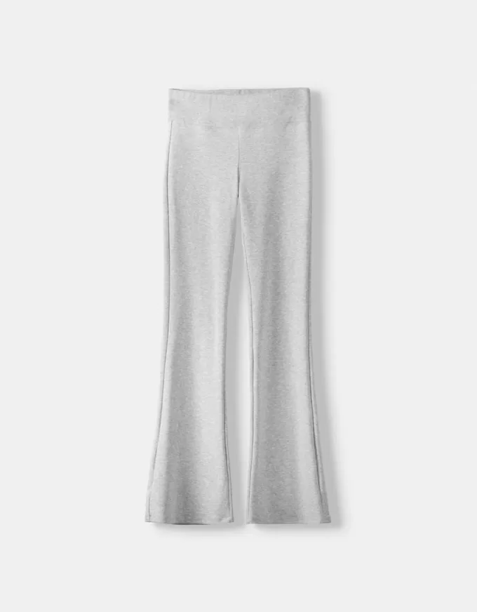 Pantaloni evazați cu nervuri în talie Pantaloni evazați cu nervuri în talie