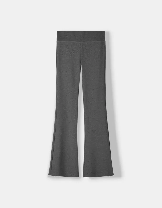 Pantaloni evazați cu nervuri în talie Pantaloni evazați cu nervuri în talie
