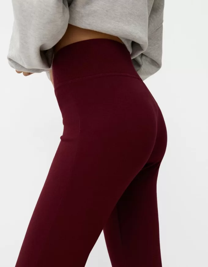Pantaloni evazați cu nervuri în talie Pantaloni evazați cu nervuri în talie