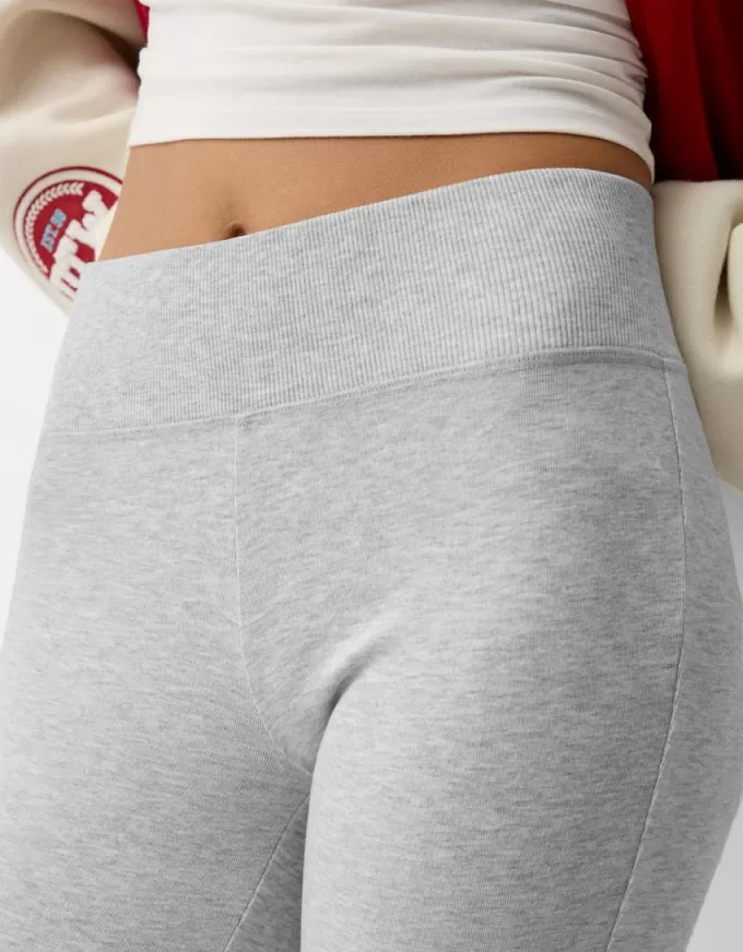 Pantaloni evazați cu nervuri în talie Pantaloni evazați cu nervuri în talie