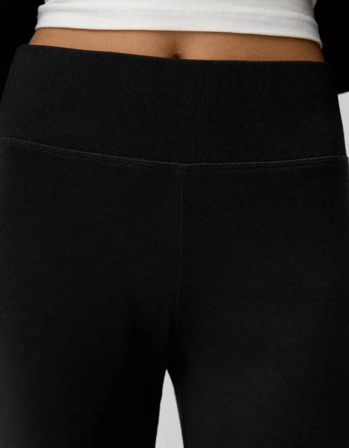 Pantaloni evazați cu nervuri în talie Pantaloni evazați cu nervuri în talie