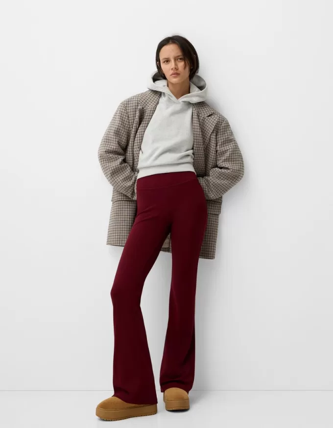 Pantaloni evazați cu nervuri în talie Pantaloni evazați cu nervuri în talie