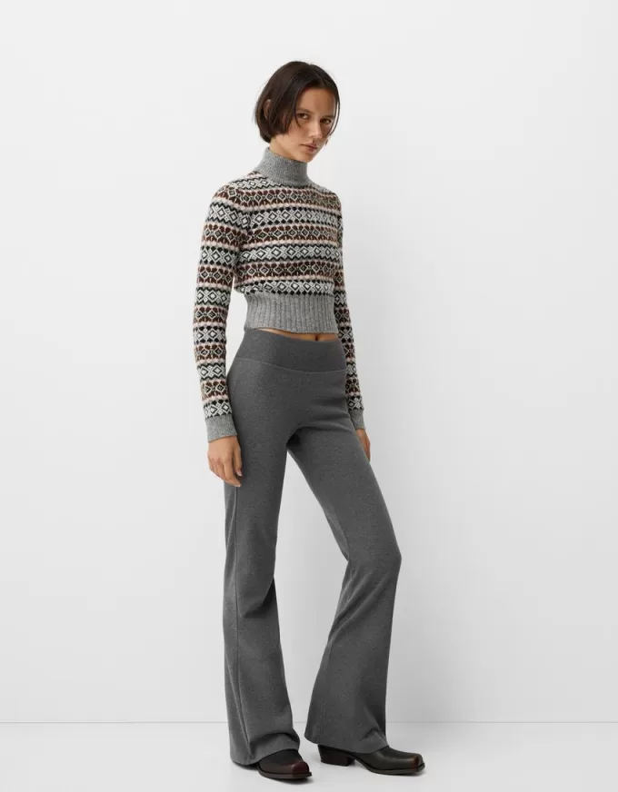 Pantaloni evazați cu nervuri în talie Pantaloni evazați cu nervuri în talie