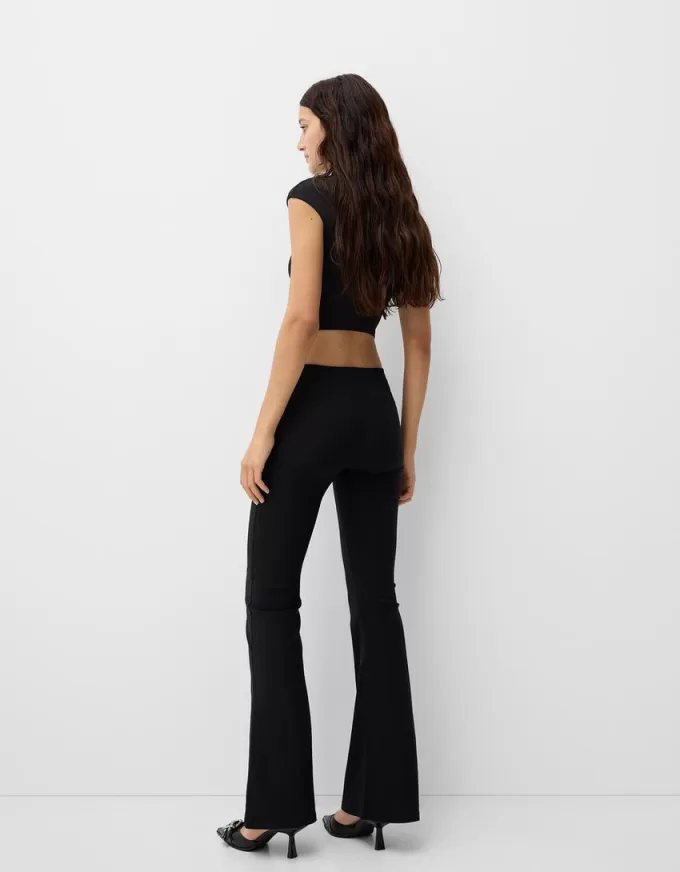 Pantaloni evazați cu șuruburi
