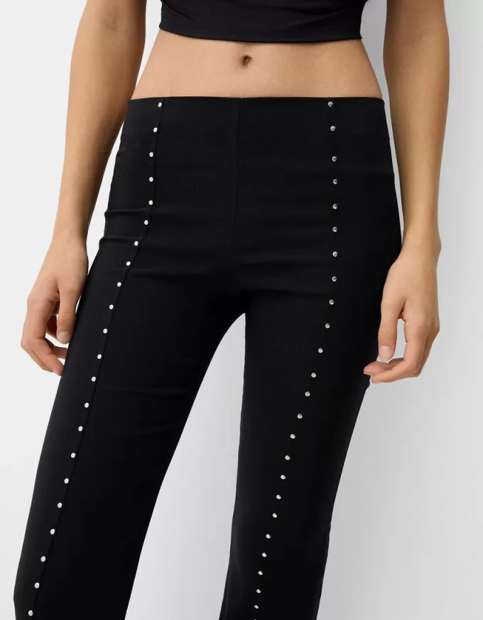 Pantaloni evazați cu șuruburi