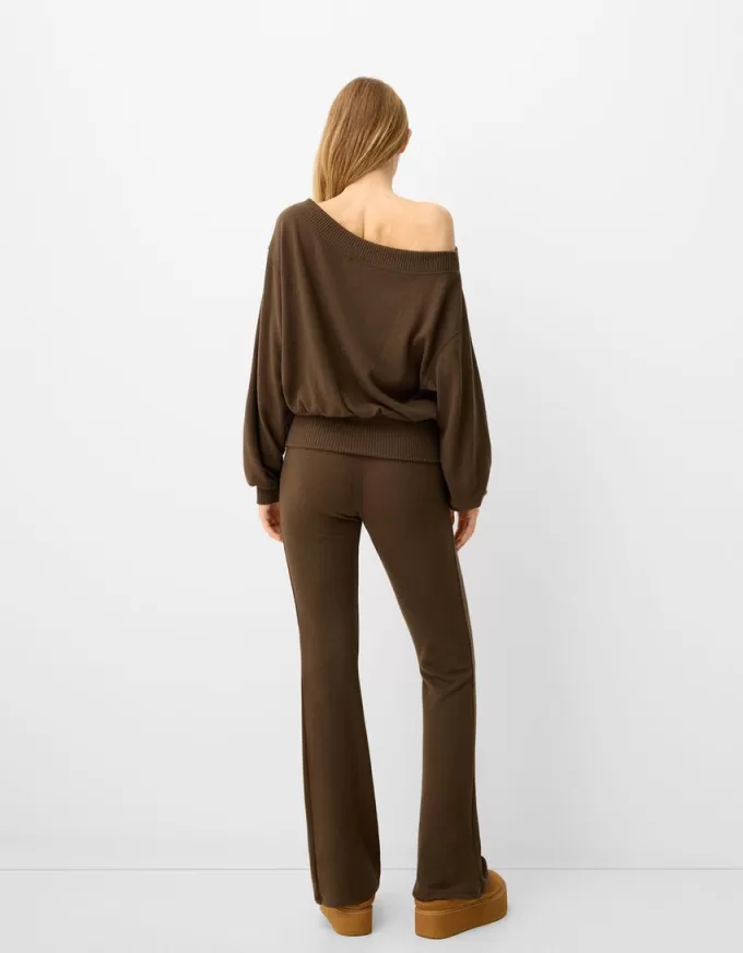 Pantaloni evazați cu talie rabatabilă Pantaloni evazați cu talie rabatabilă