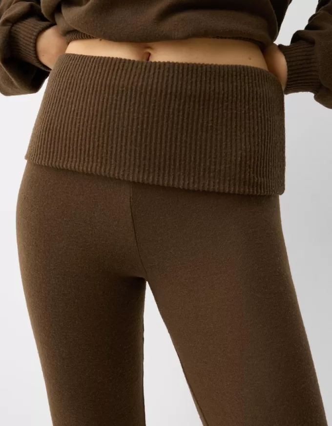 Pantaloni evazați cu talie rabatabilă Pantaloni evazați cu talie rabatabilă