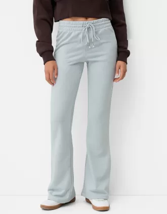 Pantaloni evazați de pluș Pantaloni evazați de pluș