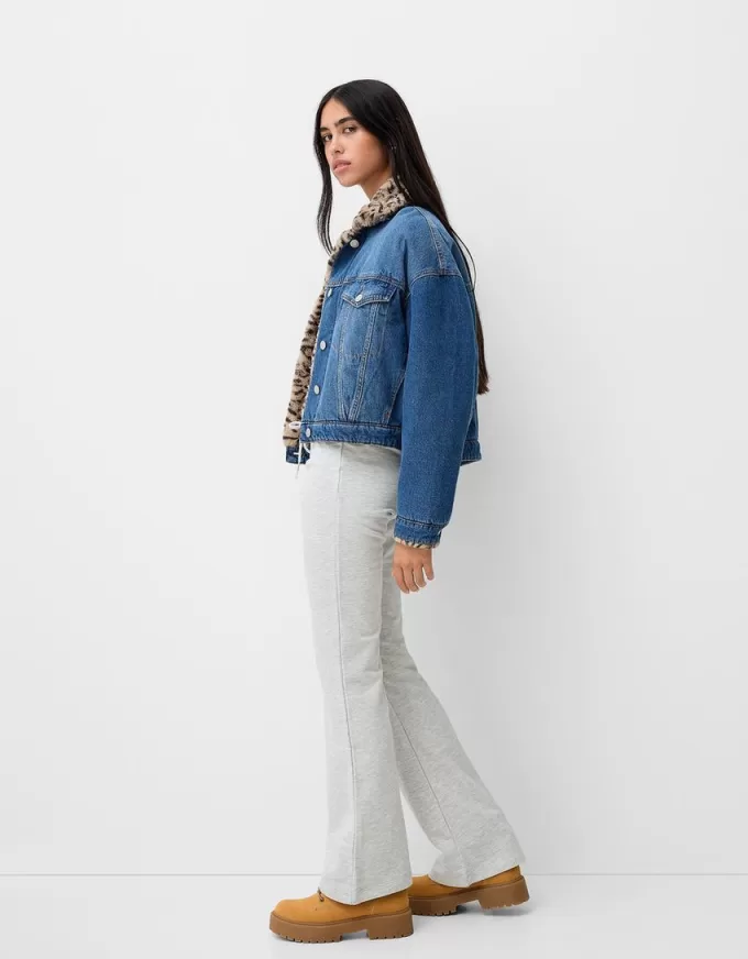 Pantaloni evazați de pluș Pantaloni evazați de pluș