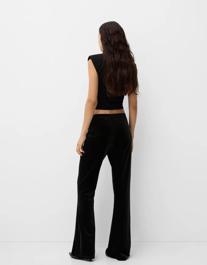 Pantaloni evazați din catifea Pantaloni evazați din catifea