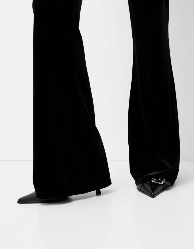 Pantaloni evazați din catifea Pantaloni evazați din catifea