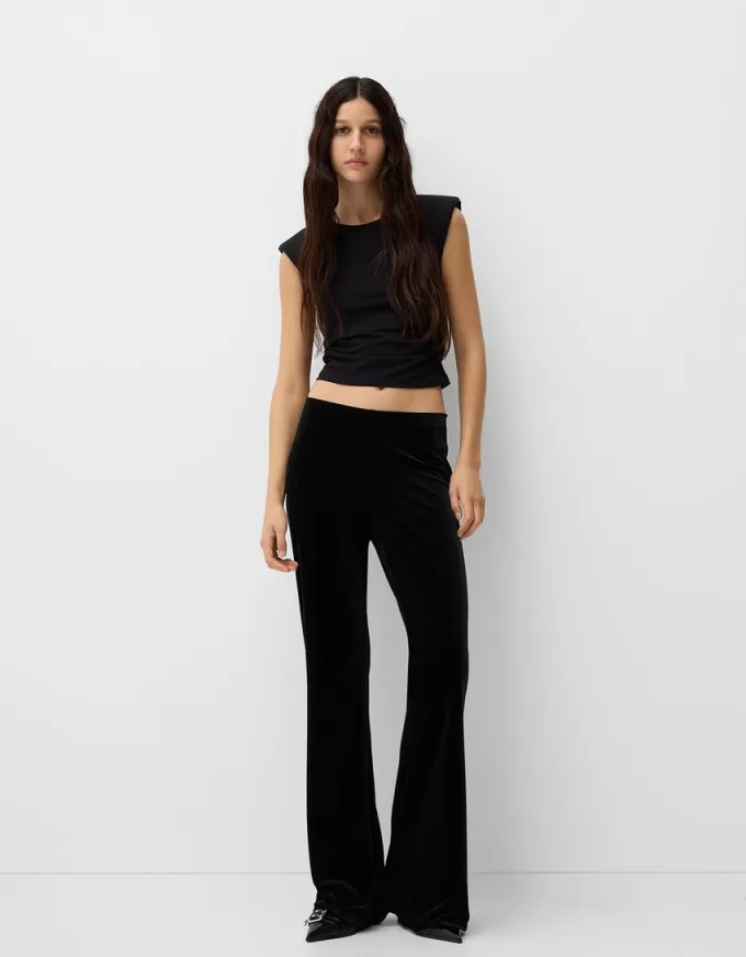 Pantaloni evazați din catifea Pantaloni evazați din catifea