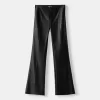 Pantaloni evazați din imitație de piele Pantaloni evazați din imitație de piele
