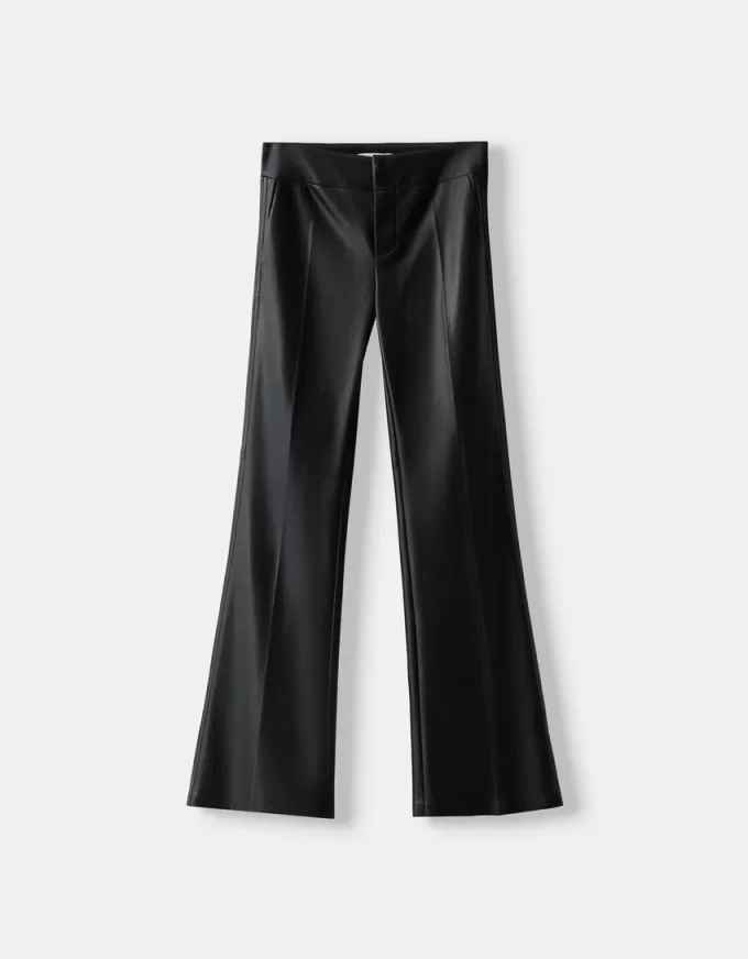 Pantaloni evazați din imitație de piele Pantaloni evazați din imitație de piele