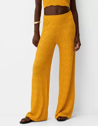 Pantaloni evazați din tricot deschis rustic