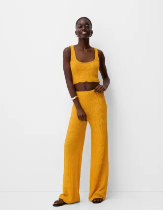 Pantaloni evazați din tricot deschis rustic