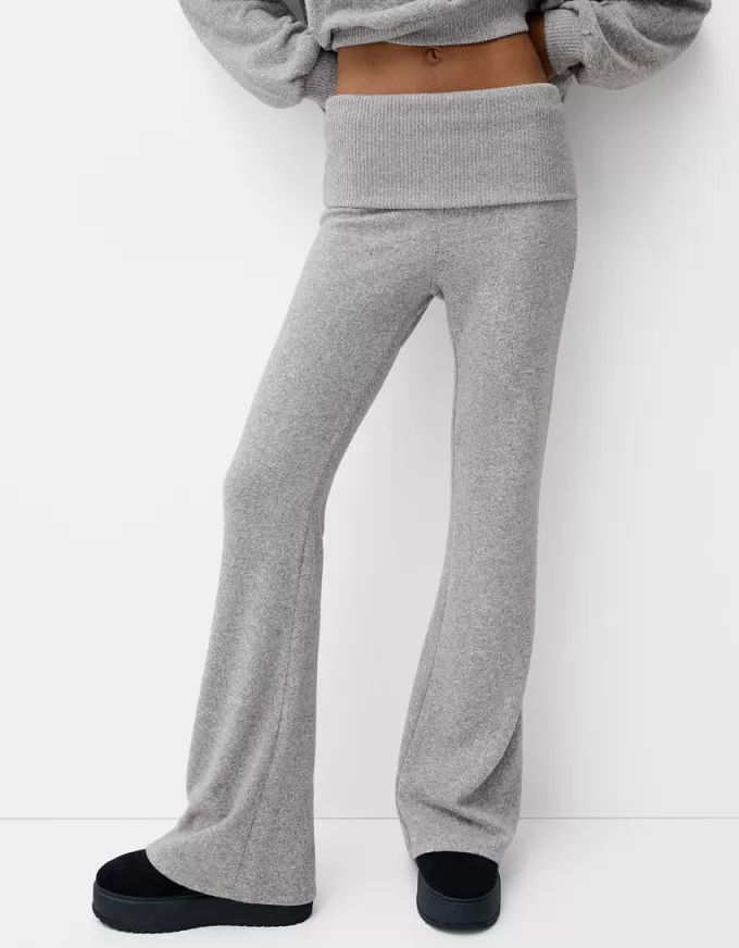 Pantaloni evazați la atingere moale, cu talie rabatabilă Pantaloni evazați la atingere moale, cu talie rabatabilă
