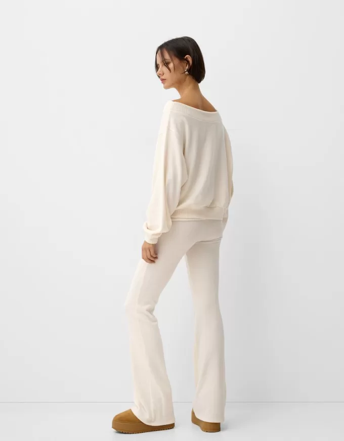 Pantaloni evazați la atingere moale, cu talie rabatabilă Pantaloni evazați la atingere moale, cu talie rabatabilă