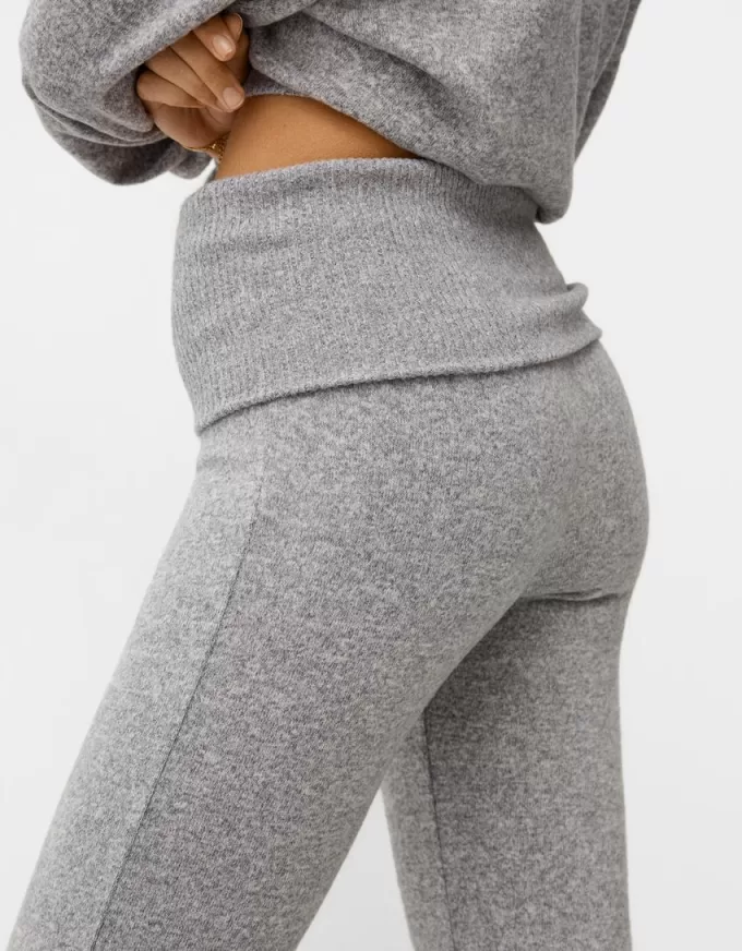 Pantaloni evazați la atingere moale, cu talie rabatabilă Pantaloni evazați la atingere moale, cu talie rabatabilă