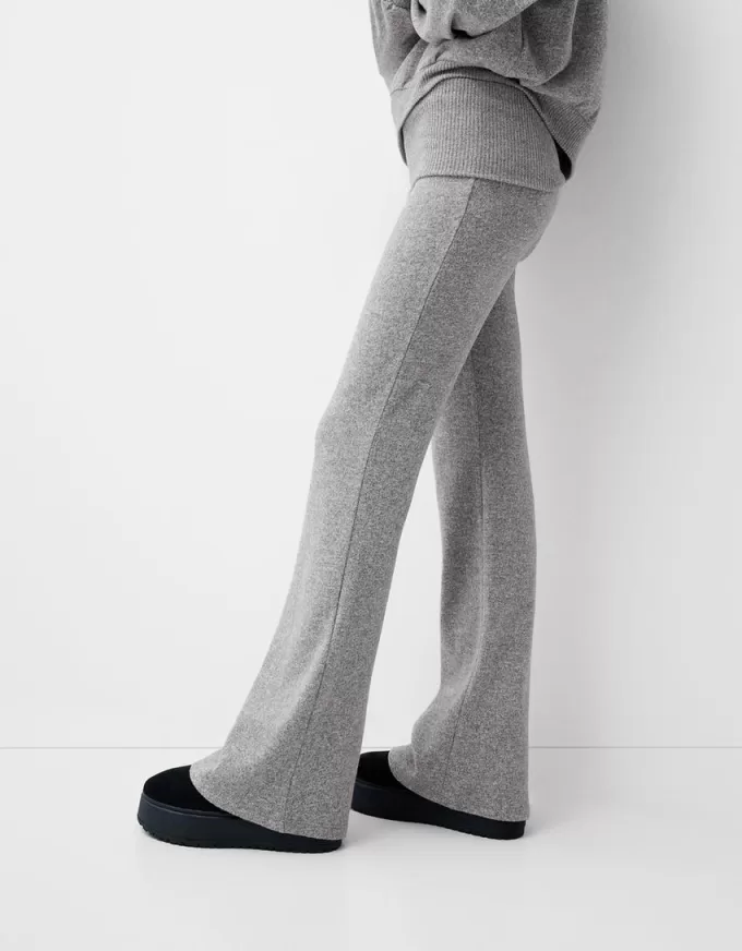Pantaloni evazați la atingere moale, cu talie rabatabilă Pantaloni evazați la atingere moale, cu talie rabatabilă