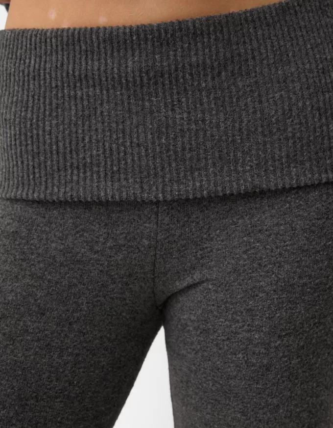Pantaloni evazați la atingere moale, cu talie rabatabilă Pantaloni evazați la atingere moale, cu talie rabatabilă