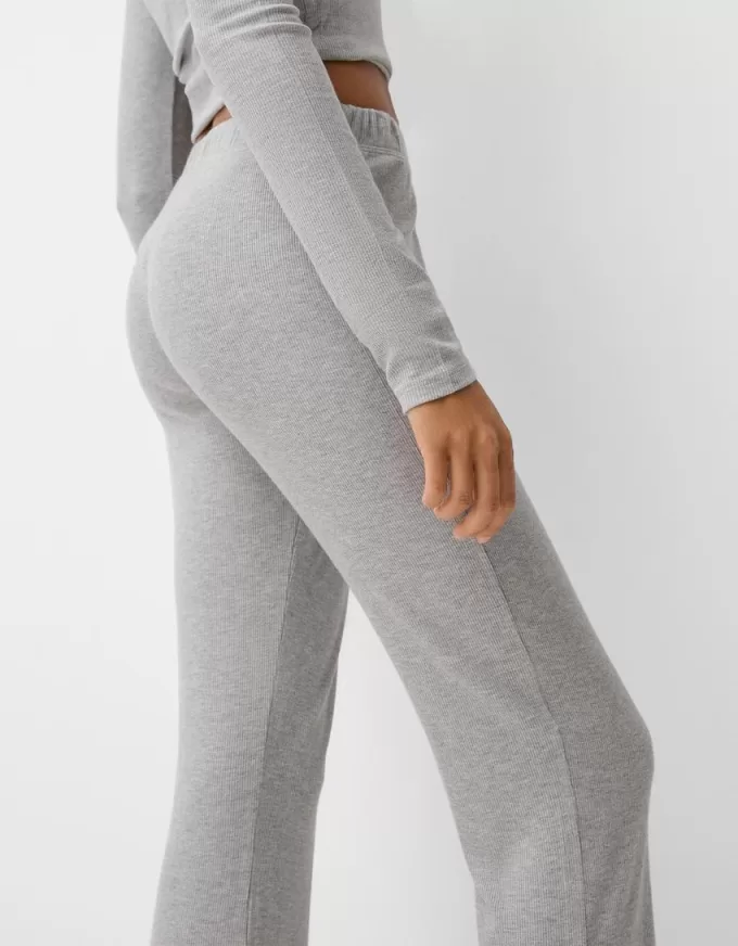 Pantaloni fluidi cu coaste