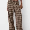 Pantaloni în carouri cu potrivire dreaptă Pantaloni în carouri cu potrivire dreaptă
