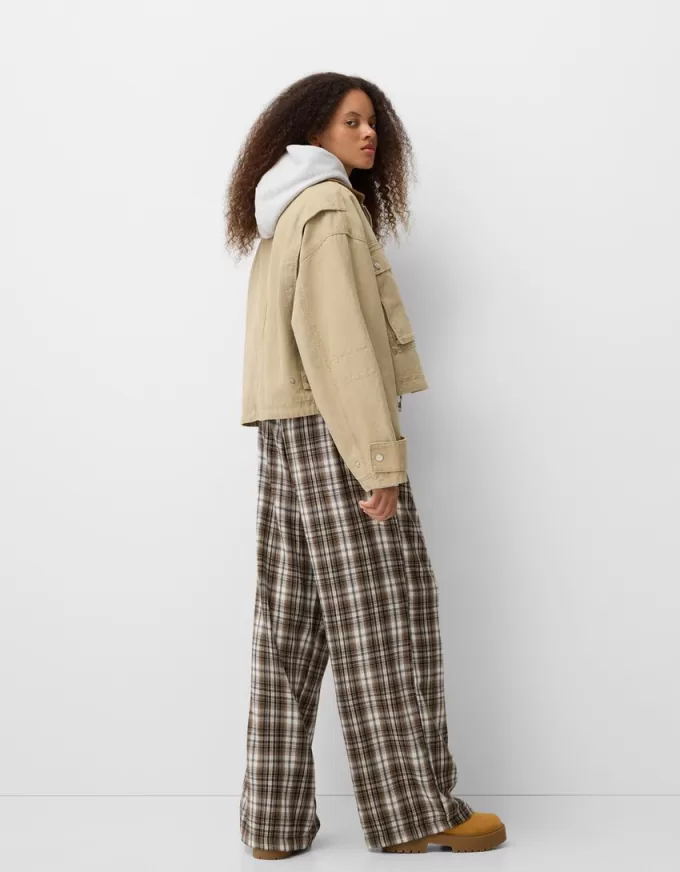 Pantaloni în carouri cu potrivire dreaptă Pantaloni în carouri cu potrivire dreaptă