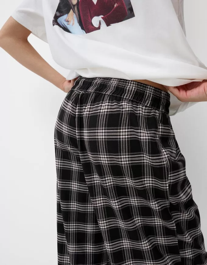 Pantaloni în carouri cu potrivire dreaptă Pantaloni în carouri cu potrivire dreaptă