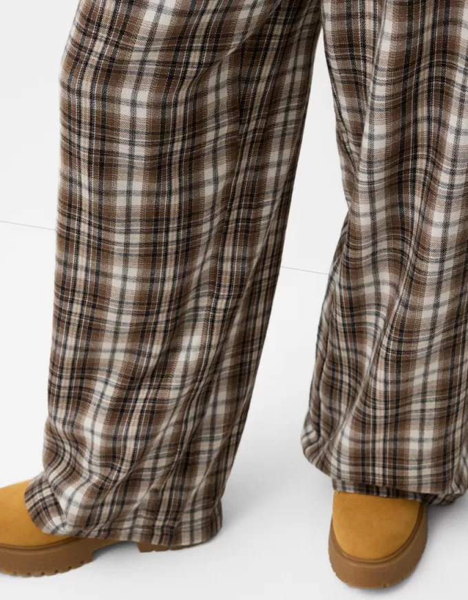 Pantaloni în carouri cu potrivire dreaptă Pantaloni în carouri cu potrivire dreaptă