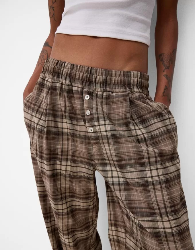 Pantaloni în carouri cu potrivire dreaptă Pantaloni în carouri cu potrivire dreaptă