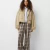 Pantaloni în carouri cu potrivire dreaptă Pantaloni în carouri cu potrivire dreaptă