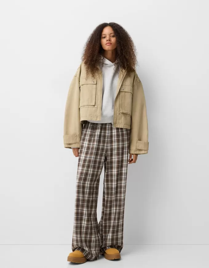 Pantaloni în carouri cu potrivire dreaptă Pantaloni în carouri cu potrivire dreaptă