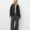Pantaloni în carouri cu potrivire dreaptă Pantaloni în carouri cu potrivire dreaptă