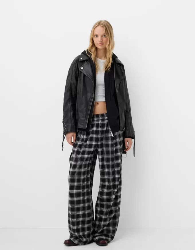 Pantaloni în carouri cu potrivire dreaptă Pantaloni în carouri cu potrivire dreaptă