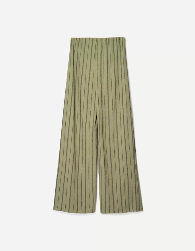 Pantaloni largi