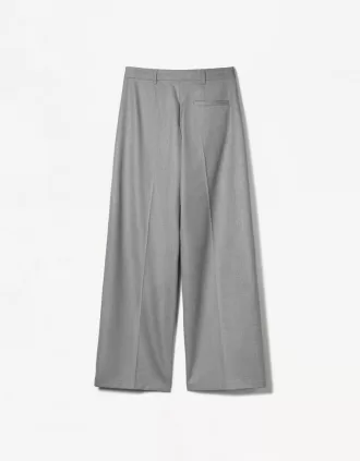 Pantaloni largi