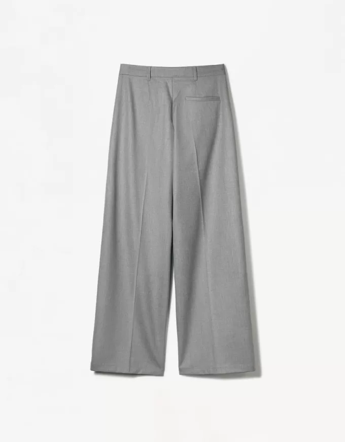 Pantaloni largi