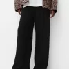 Pantaloni largi