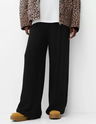 Pantaloni largi