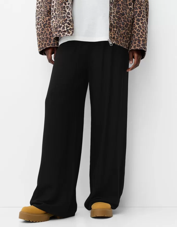 Pantaloni largi