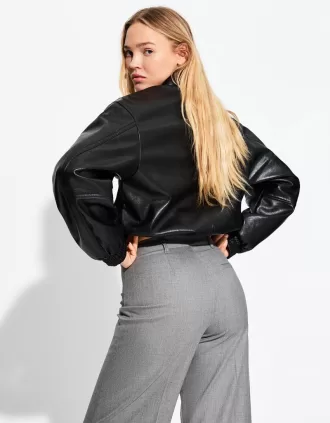 Pantaloni largi