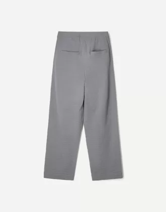Pantaloni largi